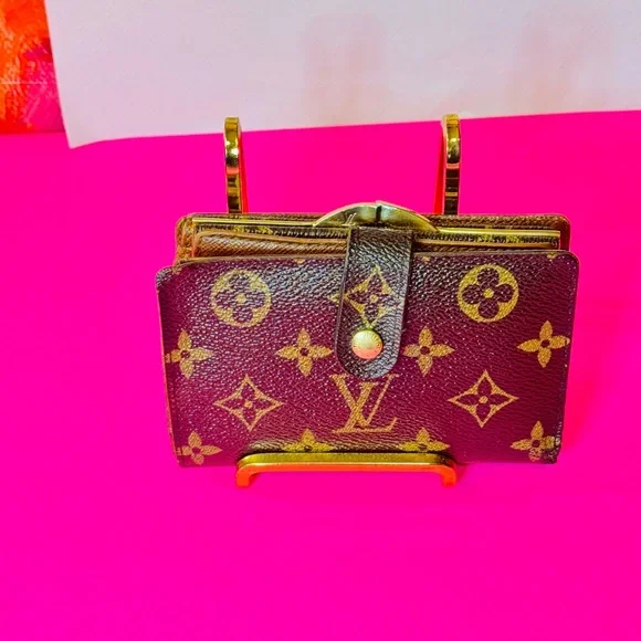 Louis Vuitton the Kisslock Brown Monograms Wallet - Picture 2 of 13